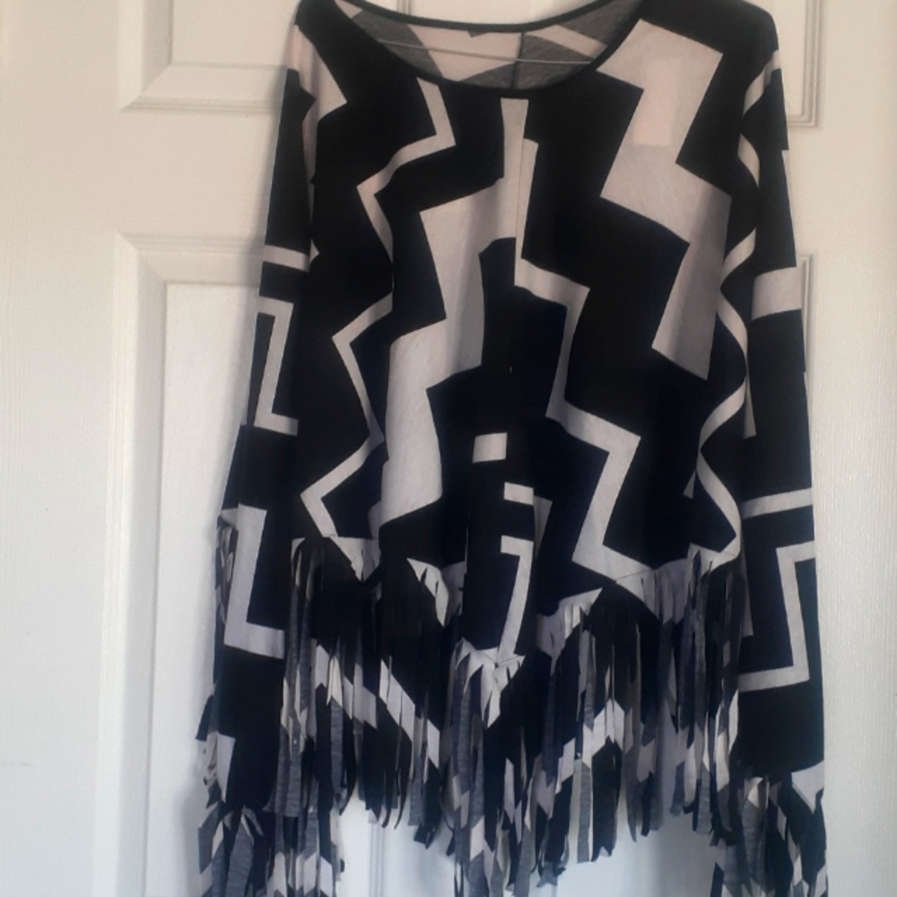 WOMEN Black White print Cape Fringed Hem wrap Cover up